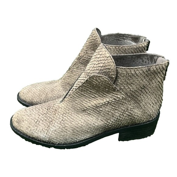 Eileen Fisher TUCK2-LT Embossed Leather Graphite Colored Booties Sz 7.5 - Picture 3 of 13